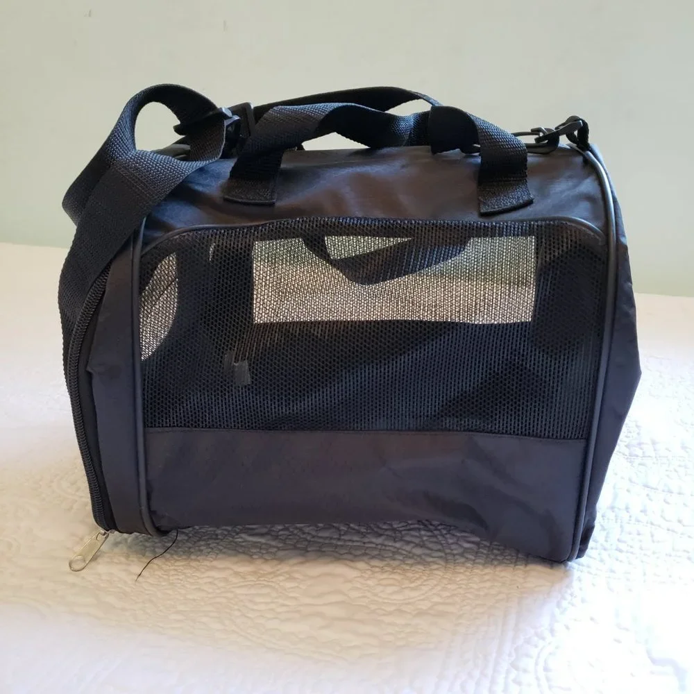 NWOT Pet Carrier Approximate Measurements: L 12